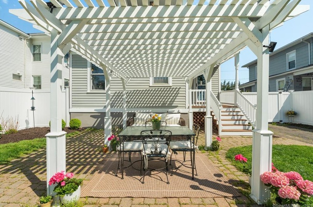 47 Burr St, Hartford CT  06107-2505 exterior