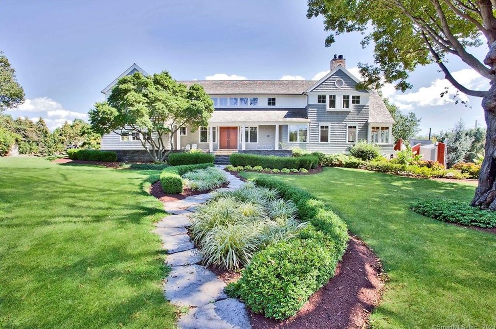2 Bluewater Hl, Westport CT  06880-6505 exterior