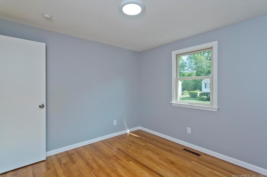 34 Deer Run Rd, Meriden CT  06451-4919 exterior
