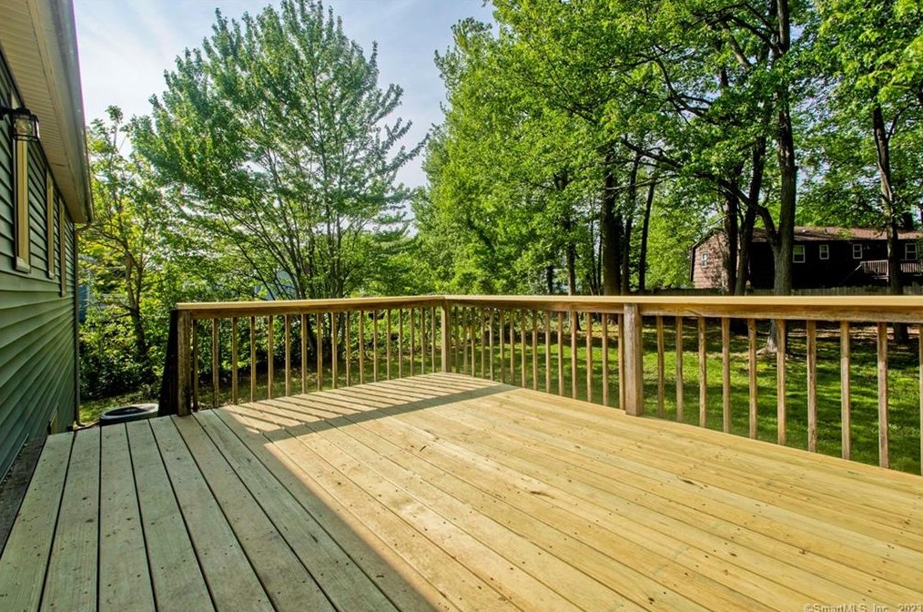 34 Deer Run Rd, Meriden CT  06451-4919 exterior