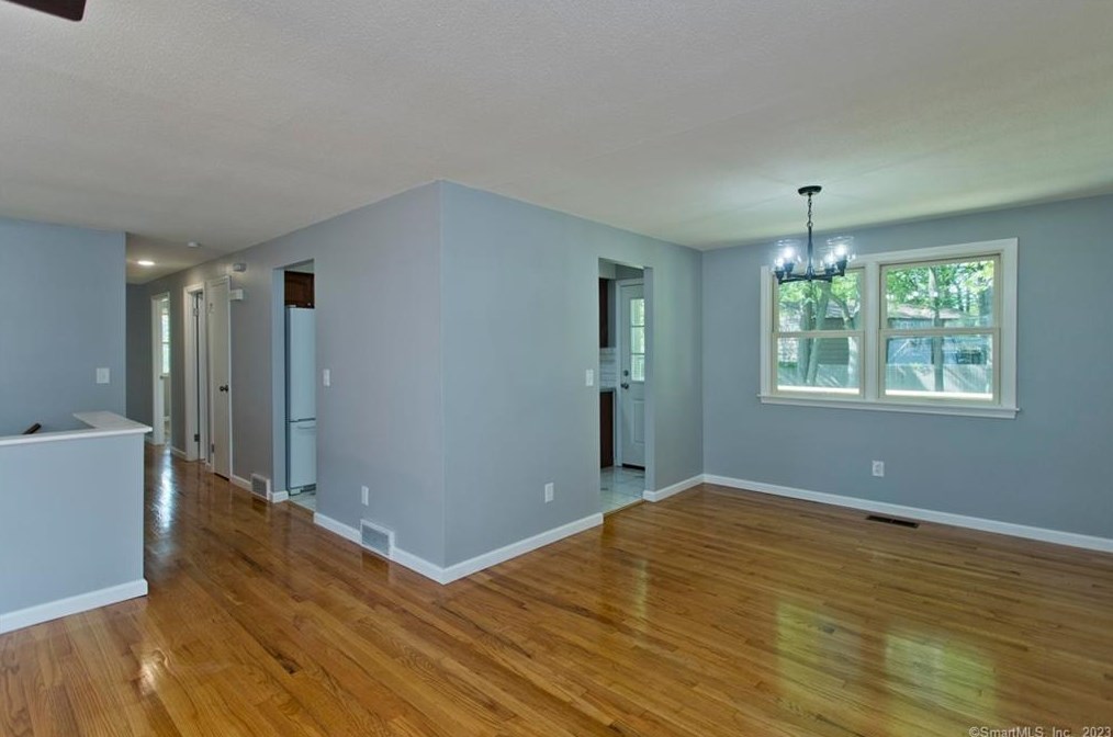 34 Deer Run Rd, Meriden CT  06451-4919 exterior
