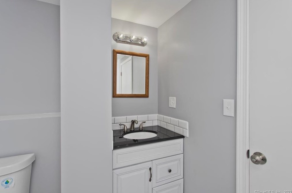 34 Deer Run Rd, Meriden CT  06451-4919 exterior