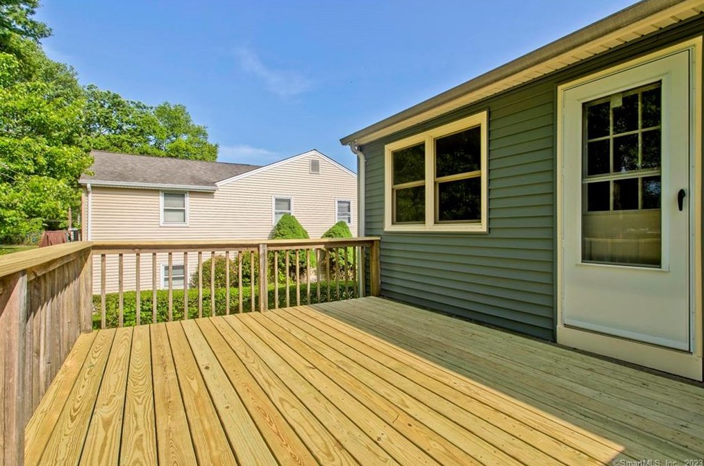 34 Deer Run Rd, Meriden CT  06451-4919 exterior