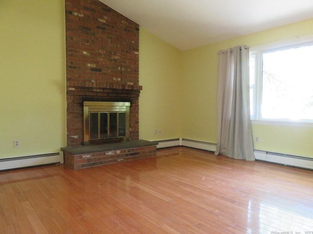 61 Lake Garda Dr, Unionville CT  06085-1512 exterior