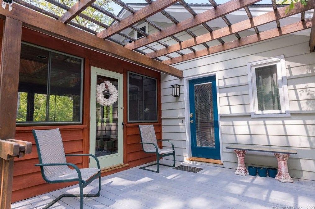 26 Southwood Rd, Storrs Mansfield CT  06268-1809 exterior