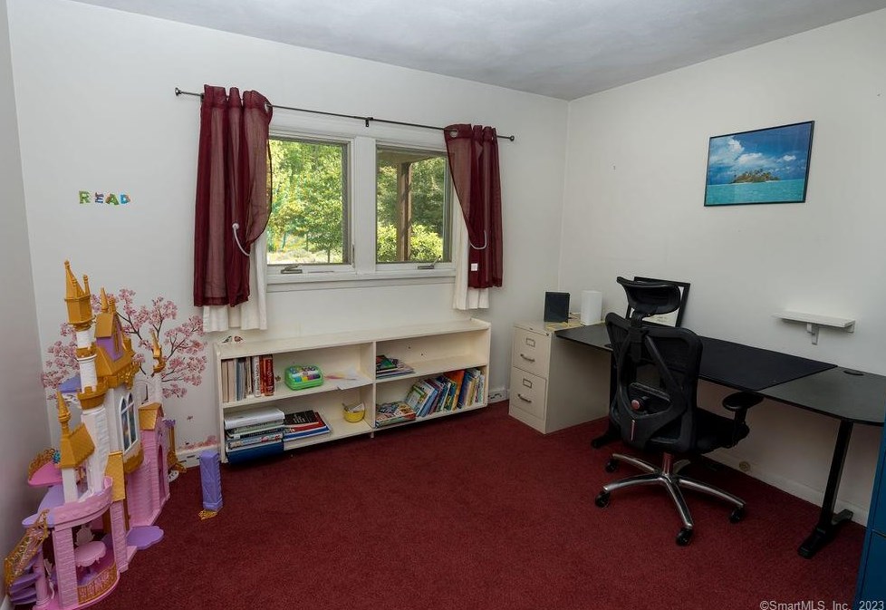 26 Southwood Rd, Storrs Mansfield CT  06268-1809 exterior