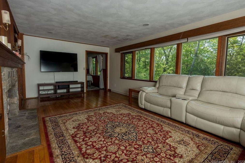 26 Southwood Rd, Storrs Mansfield CT  06268-1809 exterior
