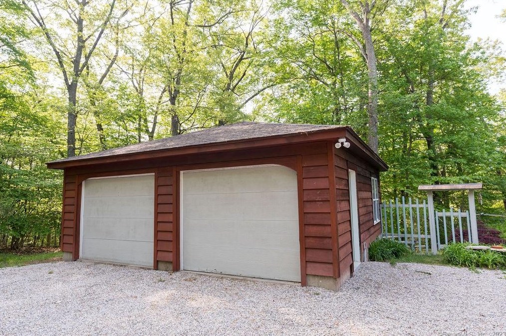 26 Southwood Rd, Storrs Mansfield CT  06268-1809 exterior