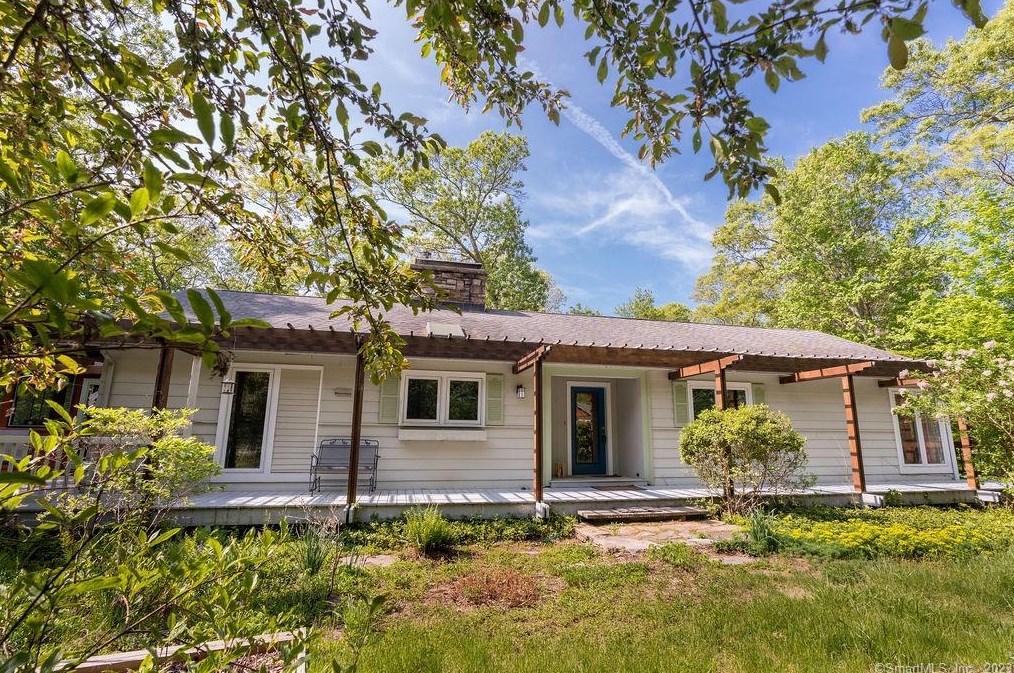 26 Southwood Rd, Storrs Mansfield CT  06268-1809 exterior