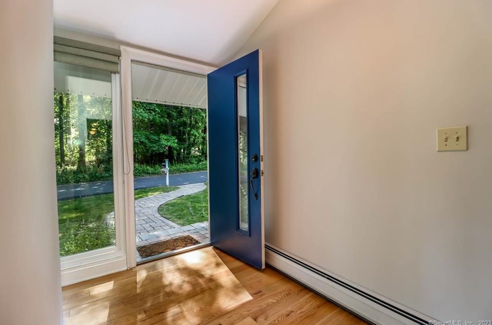 5 Eustis Ave, Danbury, CT 06811
