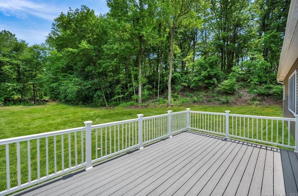 43 Shadow Ln, Cromwell CT  06416-1422 exterior