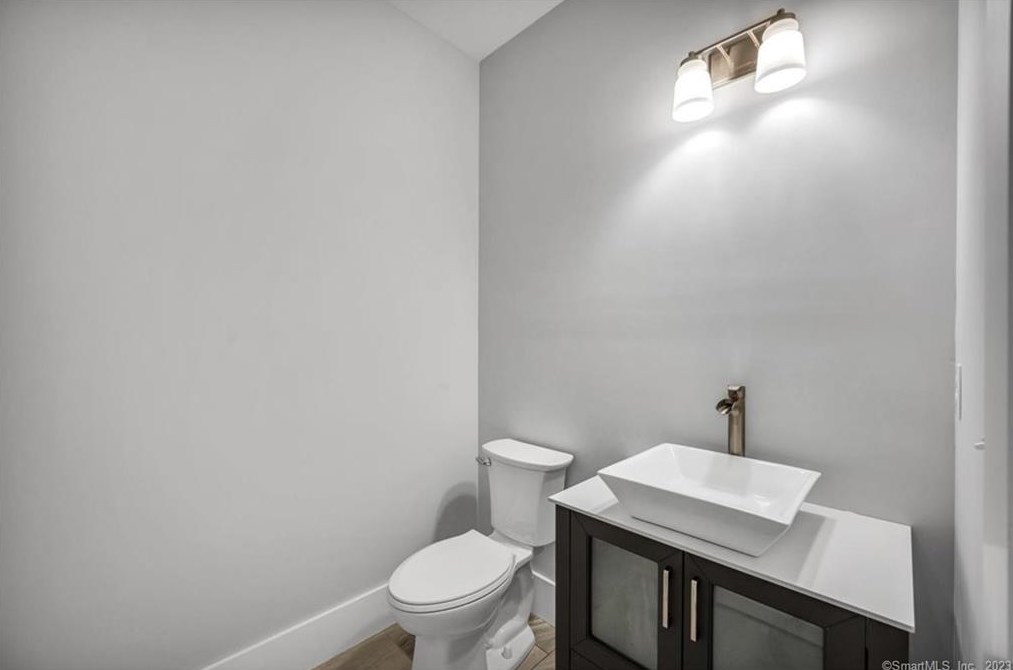 43 Shadow Ln, Cromwell CT  06416-1422 exterior