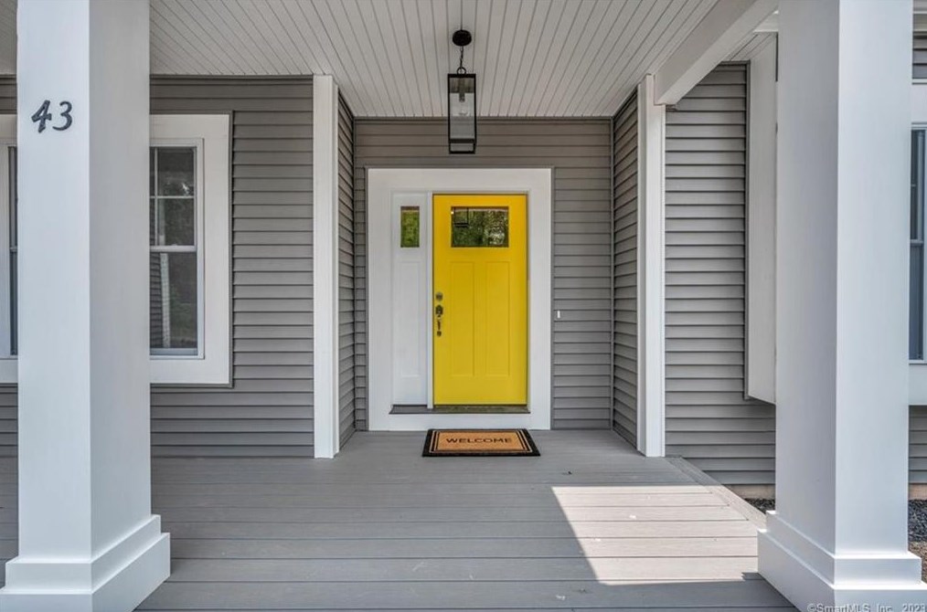 43 Shadow Ln, Cromwell CT  06416-1422 exterior