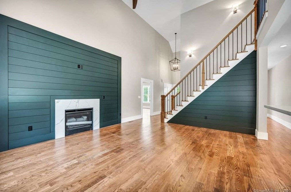 43 Shadow Ln, Cromwell CT  06416-1422 exterior