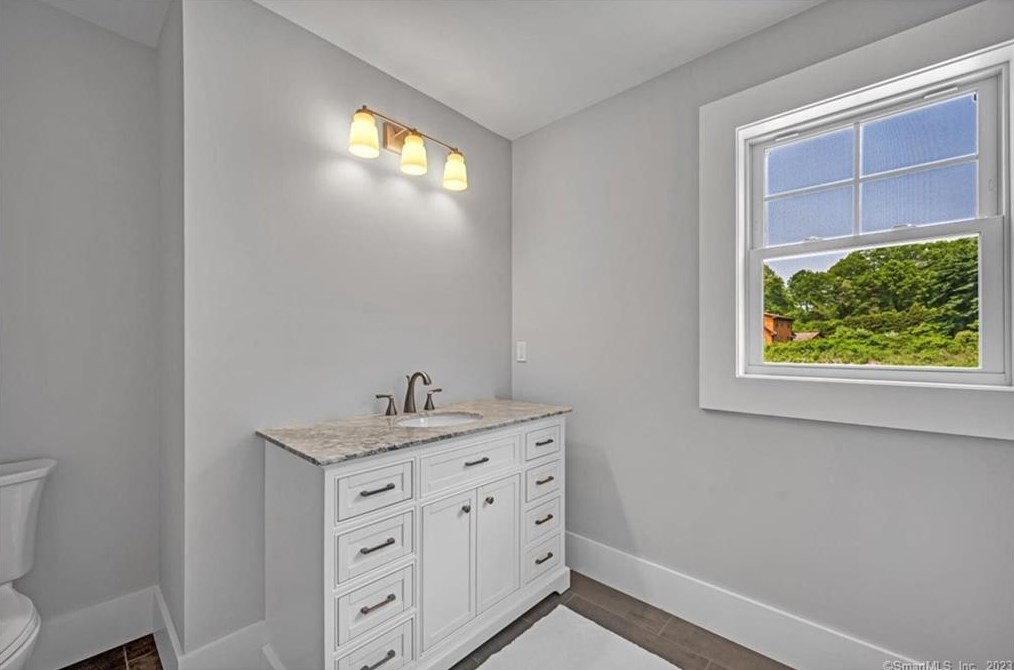 43 Shadow Ln, Cromwell CT  06416-1422 exterior