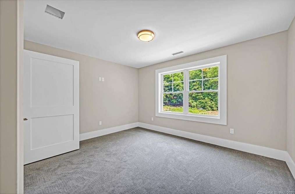 43 Shadow Ln, Cromwell CT  06416-1422 exterior