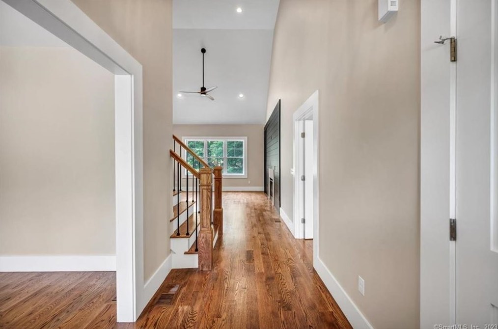 43 Shadow Ln, Cromwell CT  06416-1422 exterior