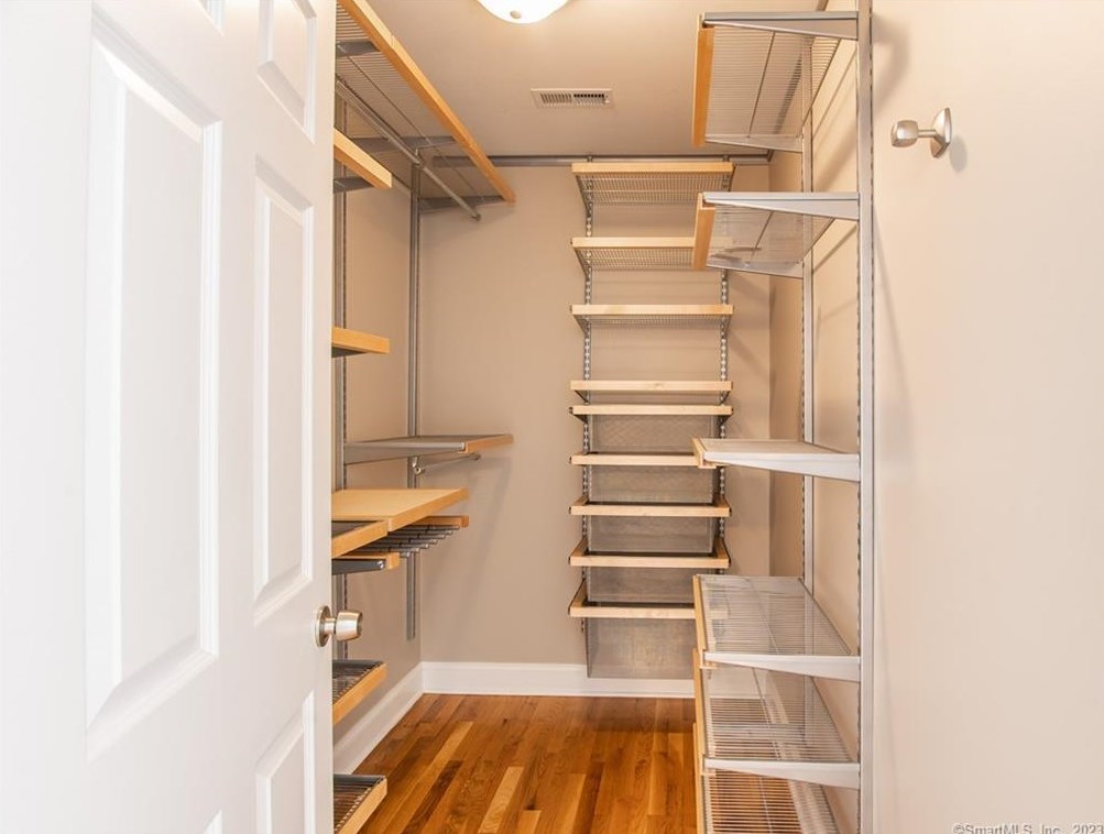 52 Ridge Rd, Danbury CT  06810-6337 exterior