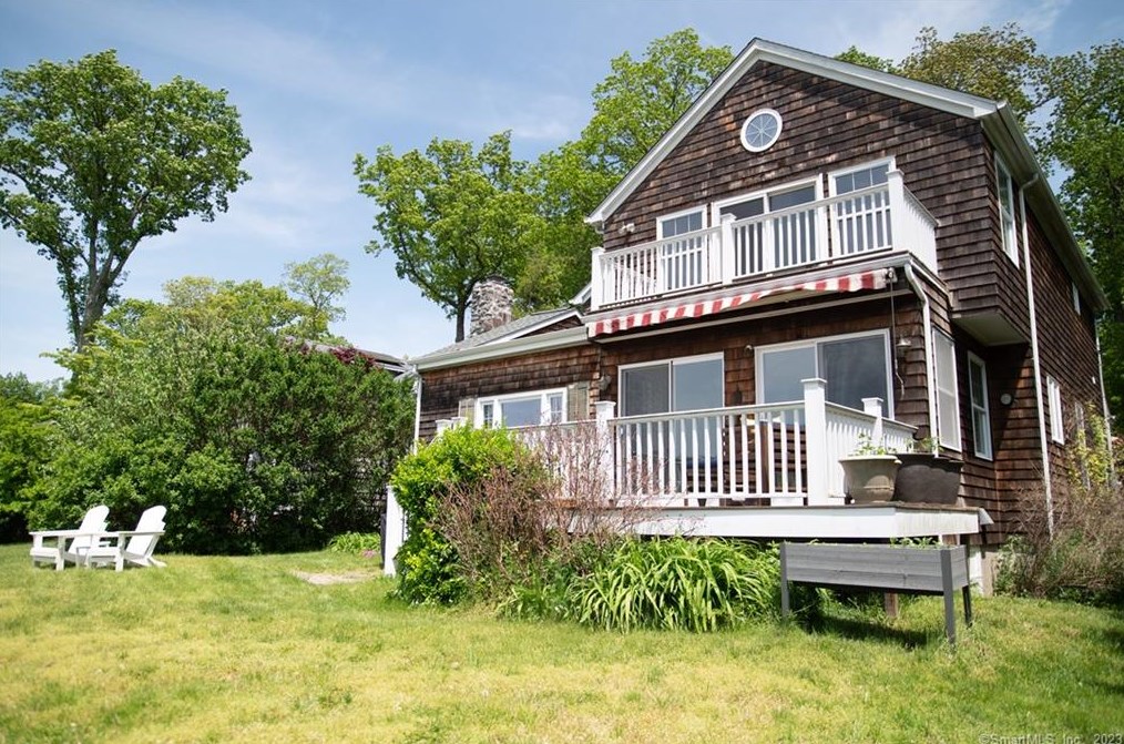 52 Ridge Rd, Danbury CT  06810-6337 exterior