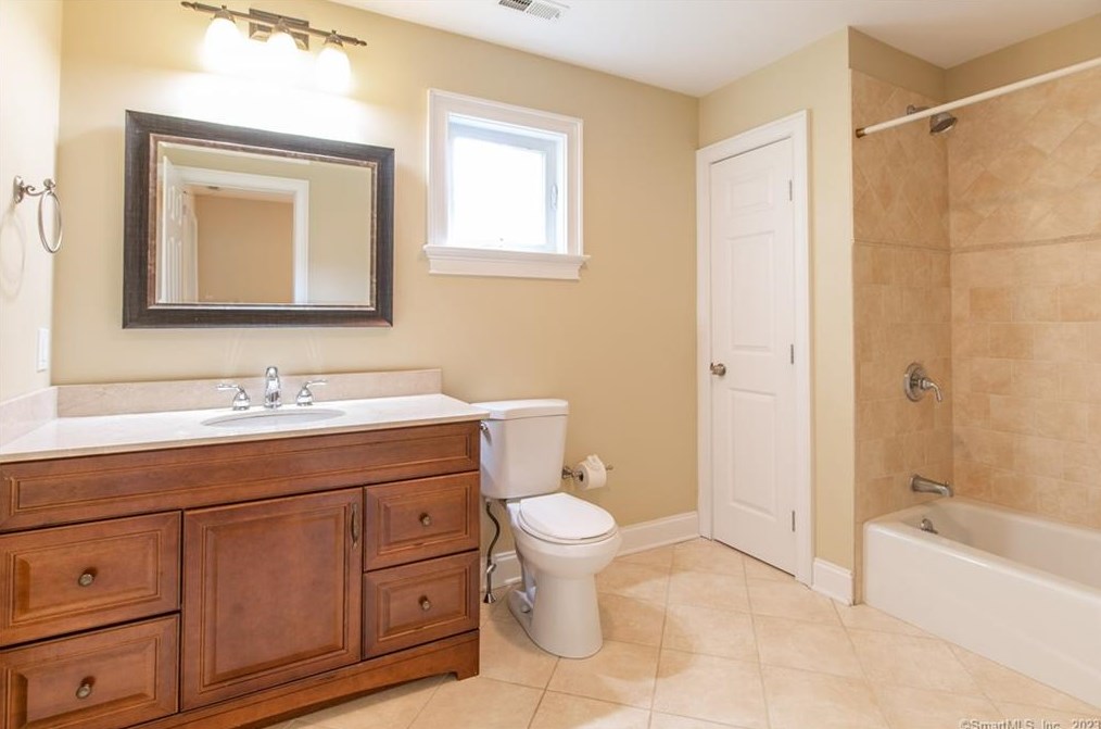 52 Ridge Rd, Danbury CT  06810-6337 exterior