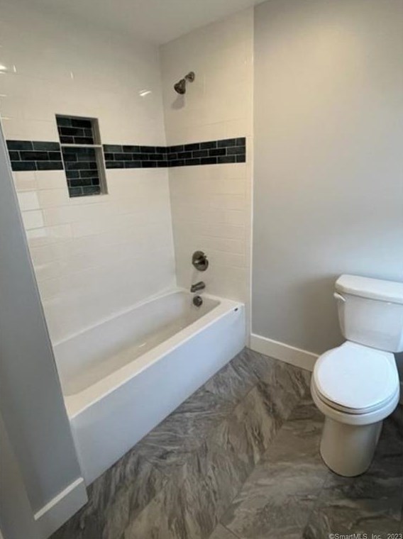 39 Church St, Guilford CT  06437-2604 exterior