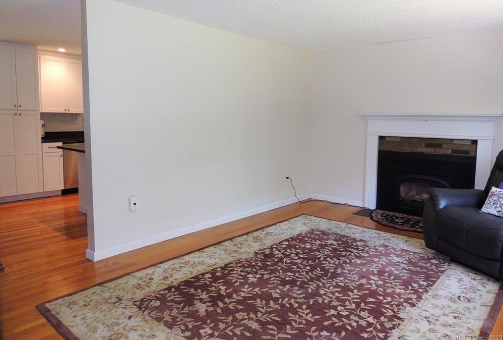 512 Merrow Rd, Tolland CT  06084-3955 exterior