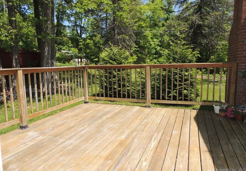 512 Merrow Rd, Tolland CT  06084-3955 exterior