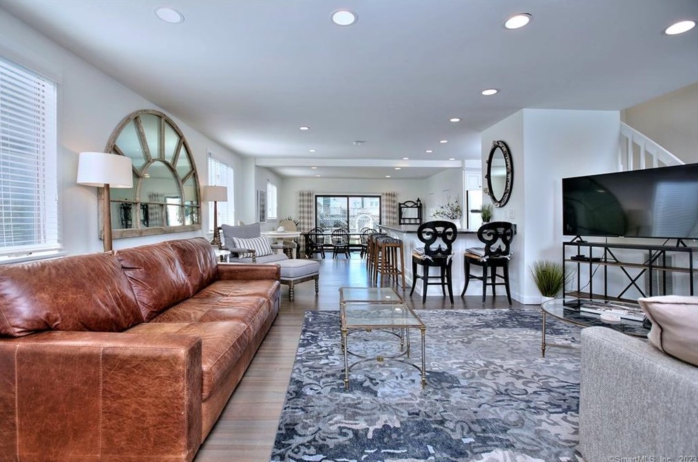 9 Fairfield Ave, Westport CT  06880-6824 exterior