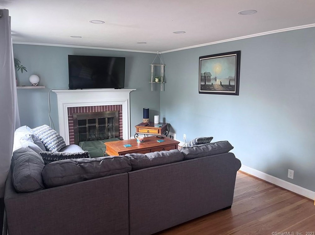 73 Woodland St, Hartford CT  06111-2362 exterior