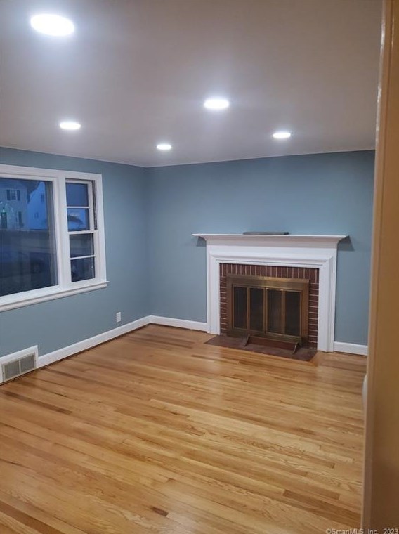 73 Woodland St, Hartford CT  06111-2362 exterior