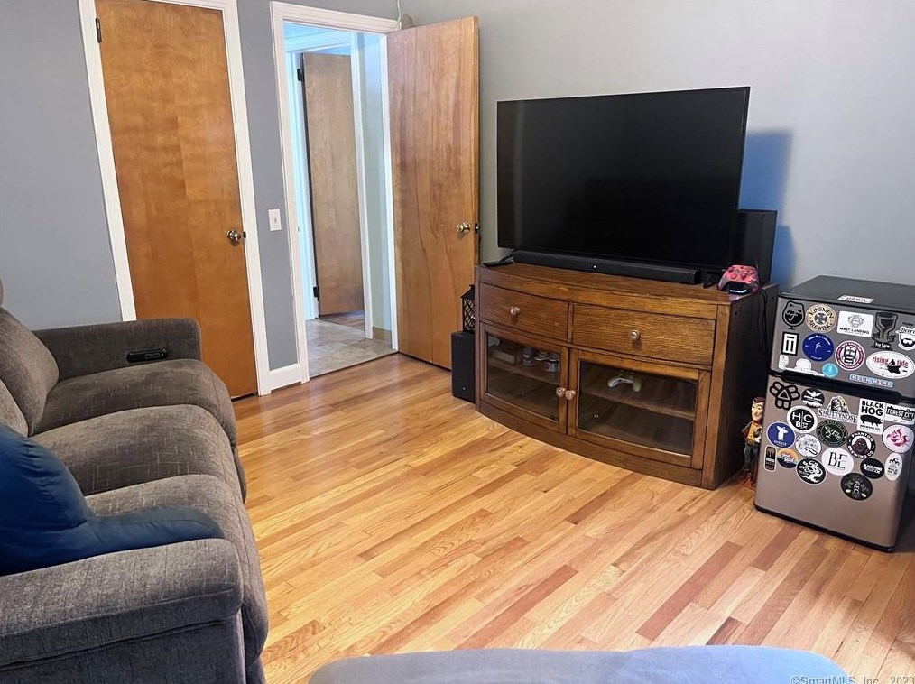 73 Woodland St, Hartford CT  06111-2362 exterior