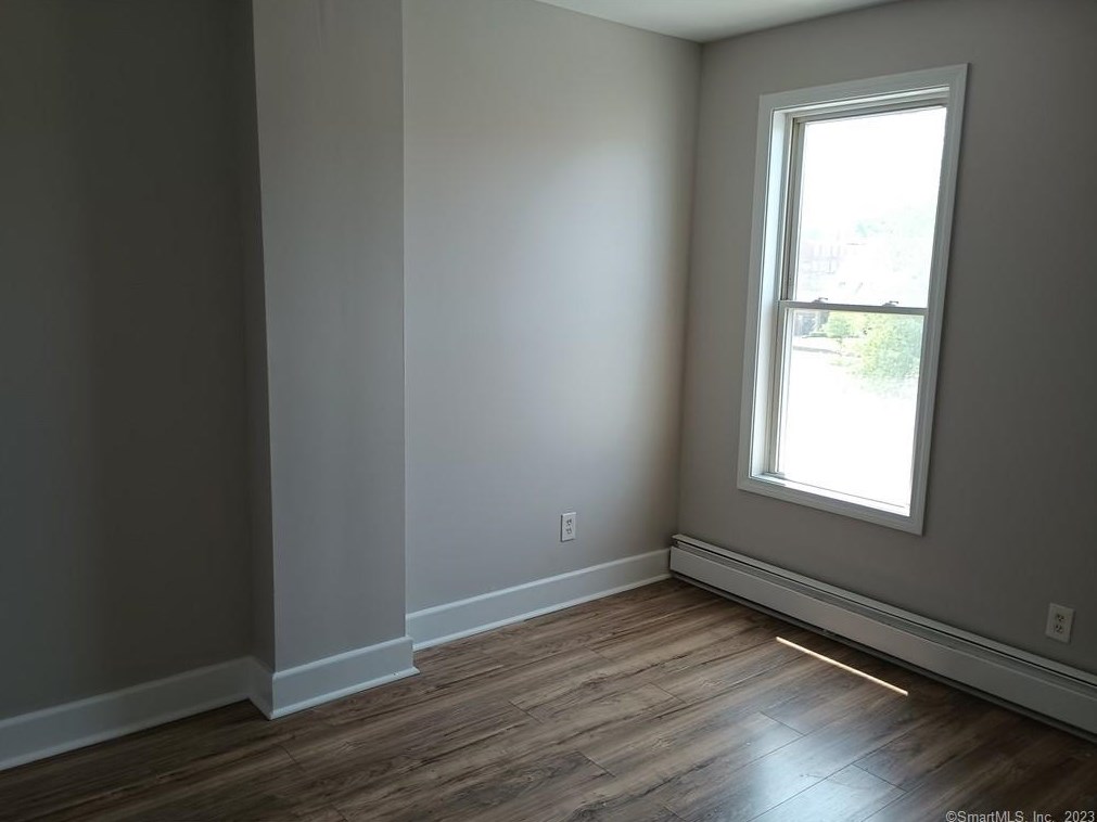 52 Elliott St, Hartford CT  06114-1330 exterior