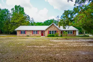 1097 Bob McCaskill Dr, Defuniak Springs, FL 32433 - Photo 1