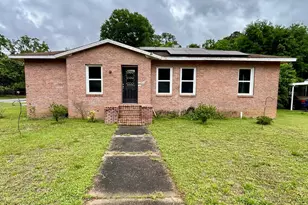 297 Anderson St, Crestview, FL 32536 - Photo 1