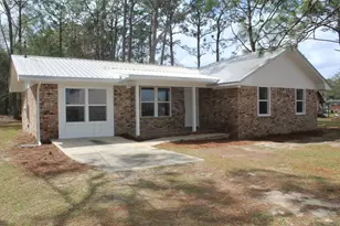 160 Sue Ln, Defuniak Springs, FL 32435 - Photo 1