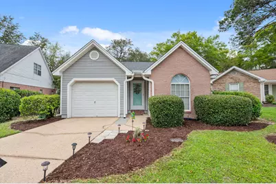 135 Parkwood Drive, Niceville, FL 32578 - Photo 1