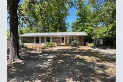 592 E Robinson Avenue E, Crestview, FL 32539 - Photo 1
