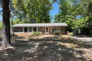592 E Robinson Ave E, Crestview, FL 32539 - Photo 1