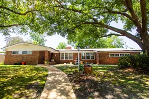 210 NW Pleasant Street NW, Fort Walton Beach, FL 32548 - Photo 1