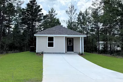 106 E Iris Lane E, Defuniak Springs, FL 32433 - Photo 1