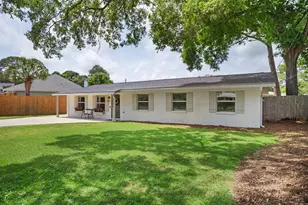 303 NE Ohio Pl NE, Fort Walton Beach, FL 32548 - Photo 1