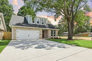 915 47th St, Niceville, FL 32578 - Photo 1