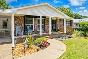 141 NW Rainbow Dr NW, Fort Walton Beach, FL 32548 - Photo 1