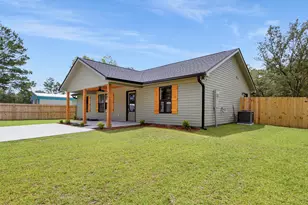 376 Shorey Dr, Defuniak Springs, FL 32433 - Photo 1