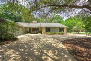 2515 Edgewater Dr, Niceville, FL 32578 - Photo 1