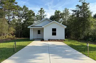 27 W Crocus Ave W, Defuniak Springs, FL 32433 - Photo 1