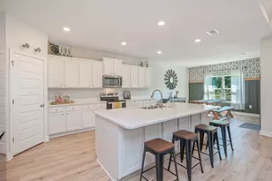 35 Hammock Cir, Freeport, FL 32439 - Photo 1