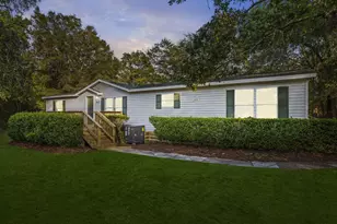 563 W Bach Dr W, Defuniak Springs, FL 32433 - Photo 1