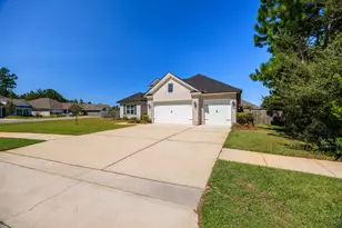 77 Perimeter Pl, Freeport, FL 32439 - Photo 1