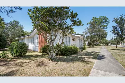 388 S 11th Street S, Defuniak Springs, FL 32435 - Photo 1